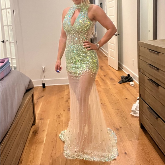 COPY - Beautiful gown:Prom/WBFF/pageant - Picture 4 of 14